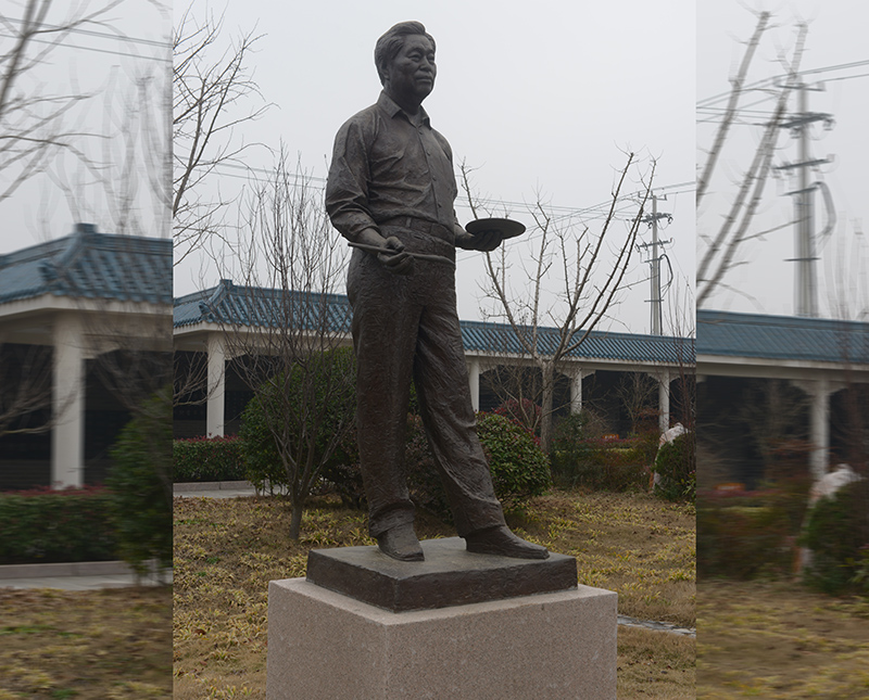 雕塑作品 喻繼高像、青銅高2.3米、安放地點(diǎn)：喻繼高紀(jì)念館